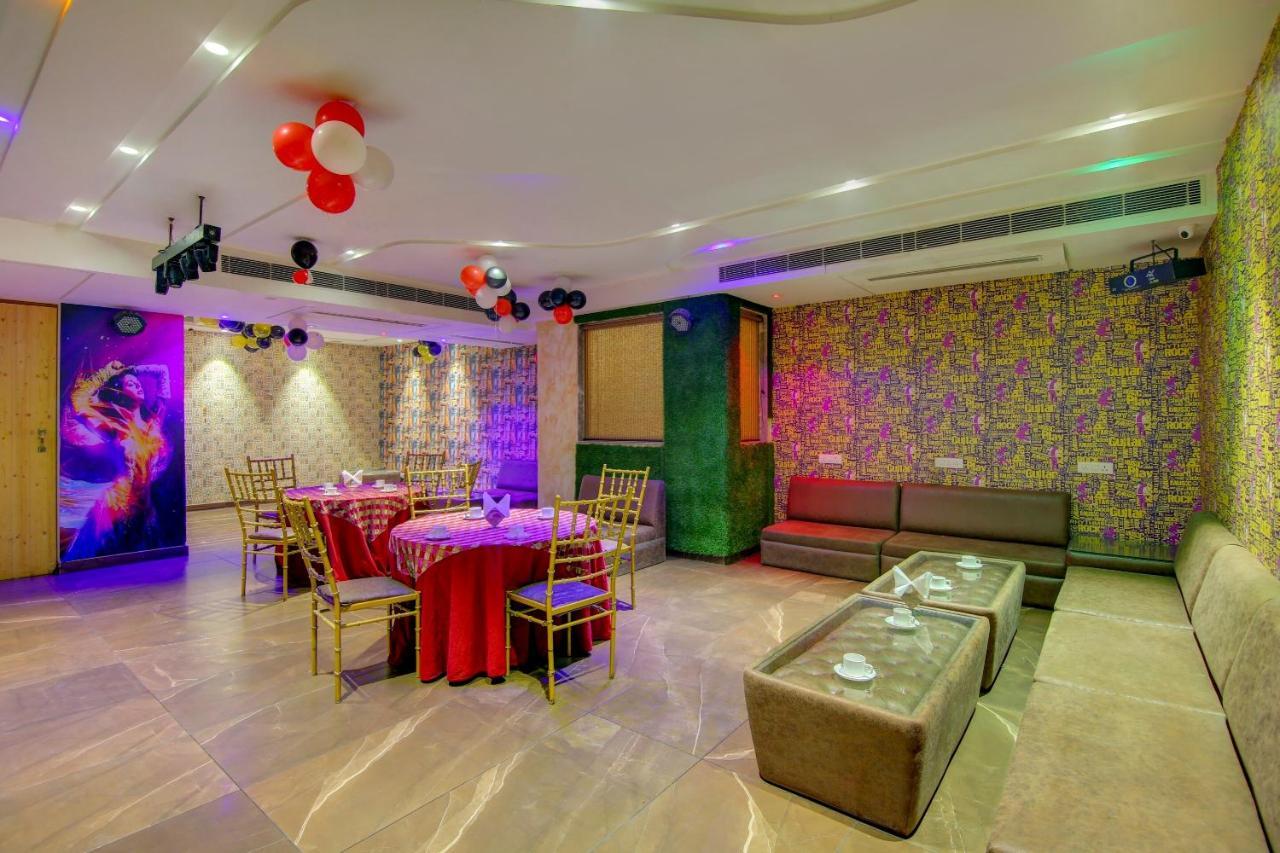 Townhouse Oak Hotel Dev Palace Delhi  Exterior photo